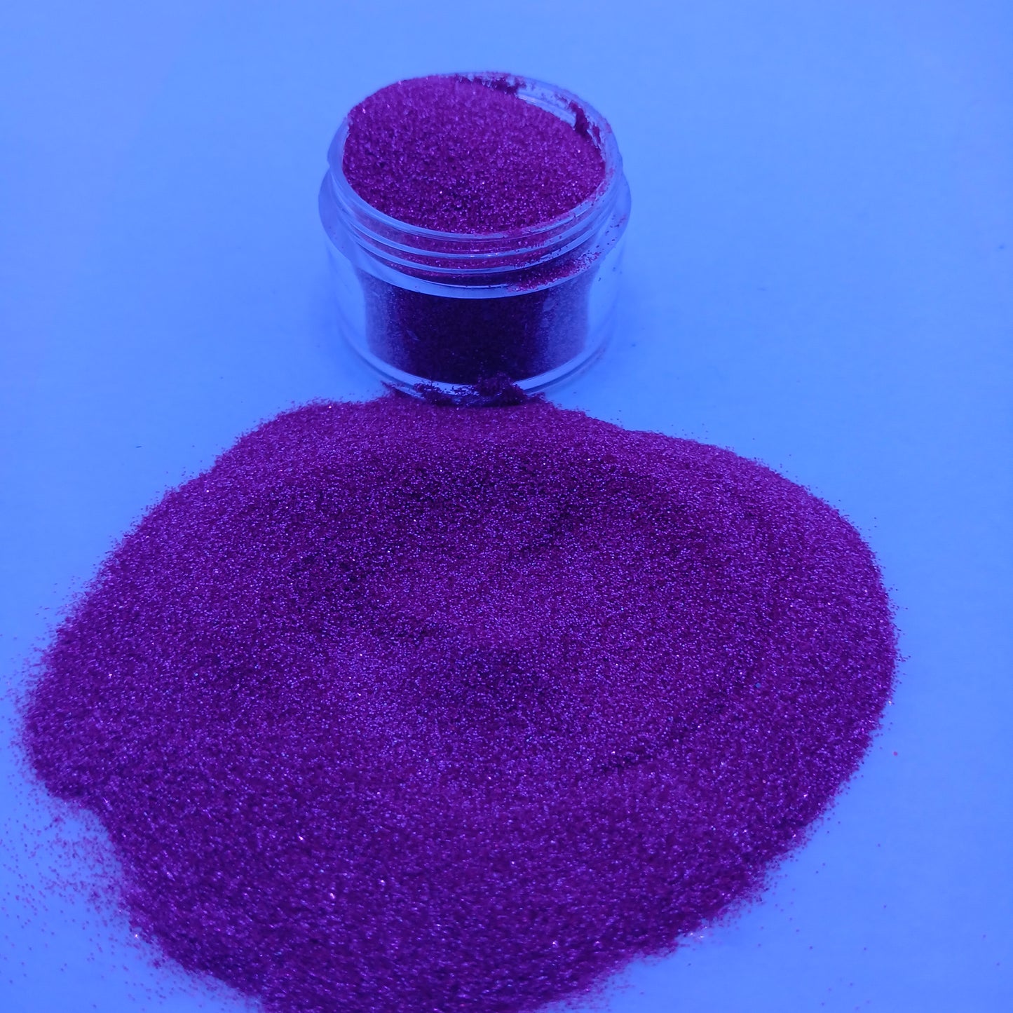 Magenta Madness – UV Color-Changing Glitter